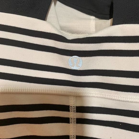 LULULEMON Twin Stripe Scoop Me Up Tank II Built In Bra Work Out Top - Picture 6 of 7